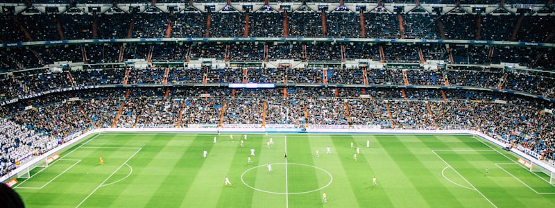 欧洲冠军联赛标志性奖杯及足球